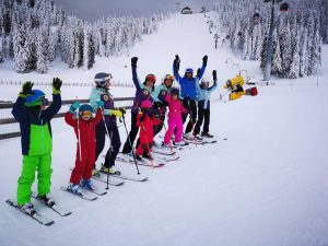Lectii de schi pentru copii incepand cu varsta de 3 ani . Lectii de ski oferite de scoala R&J din Poiana Brasov