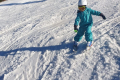 Cursuri-de-ski-copii-incepand-cu-varsta-de-3-ani-oferite-de-scoala-de-ski-RJ-din-Poiana-Brasov