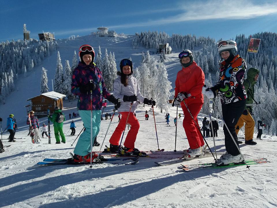 https://scoalaskipoianabrasov.ro/wp-content/uploads/2021/09/Ski-School-lessons-with-RJ-SKi-School-from-Poiana-Brasov.